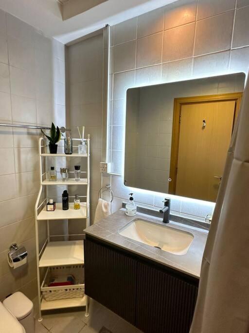 Urban Cozy 1BR apartment with Canal view - Free parking - 3