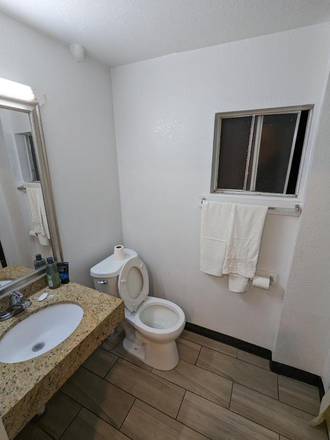 Budget Inn Global — photo 7