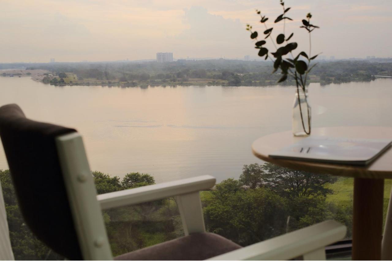 Danga Bay - 3BR Full Seaview - Luxe Balcony Bliss - 2