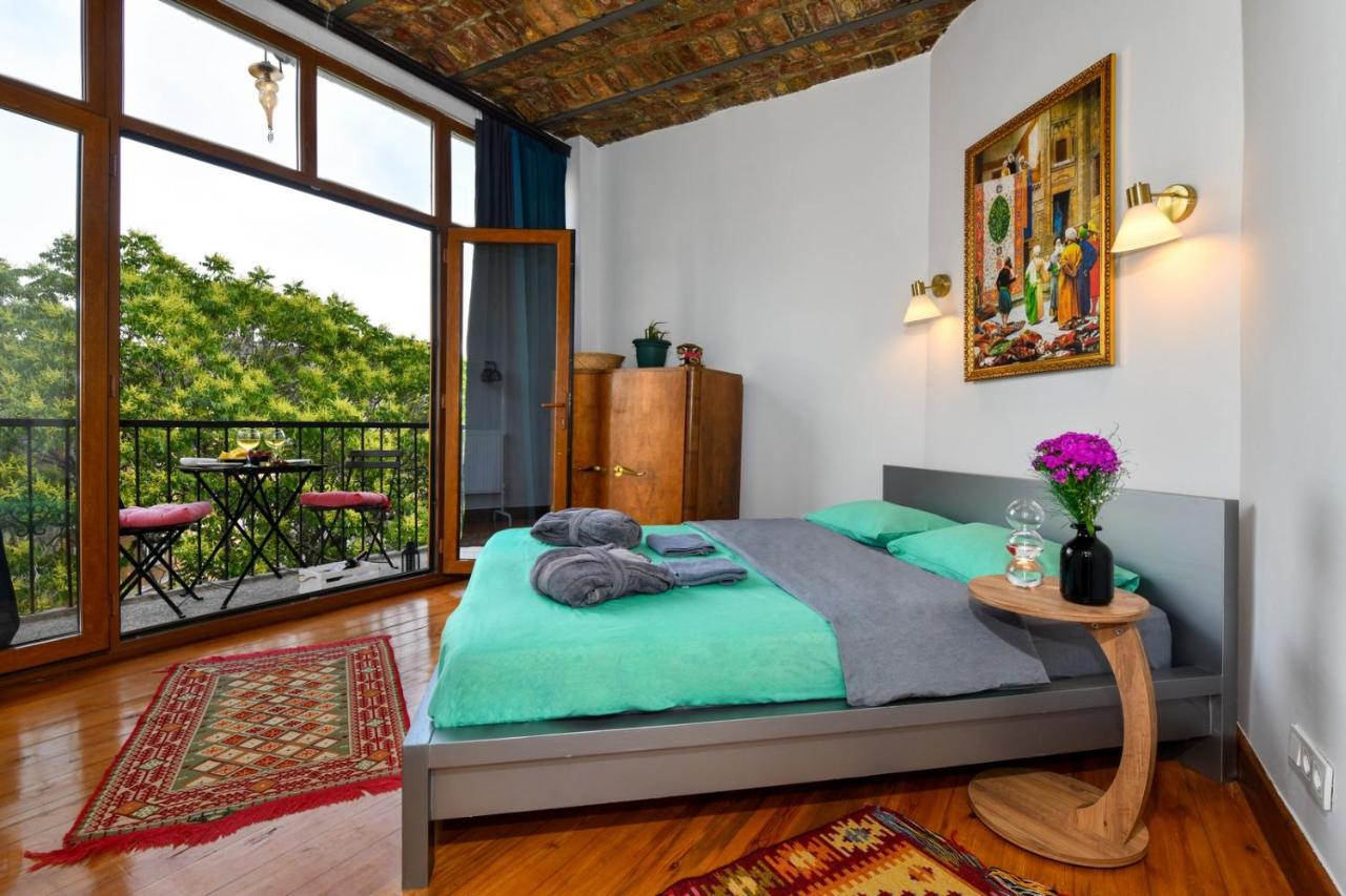 Taksim-Galata Tower Is Almost In Your Bedroom And In The Balconies Rooftop Terrace with Golden Horn View - 2