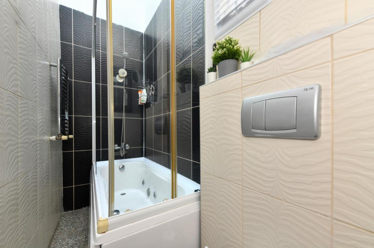 Taksim-Galata Tower Is Almost In Your Bedroom And In The Balconies Rooftop Terrace with Golden Horn View - 3