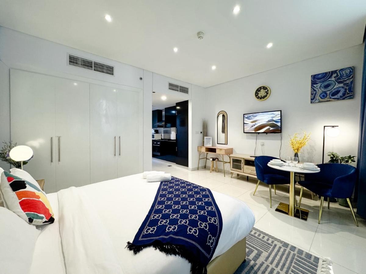 Studio with Terrace Damac Maison Cour Jardin Business Bay - 2