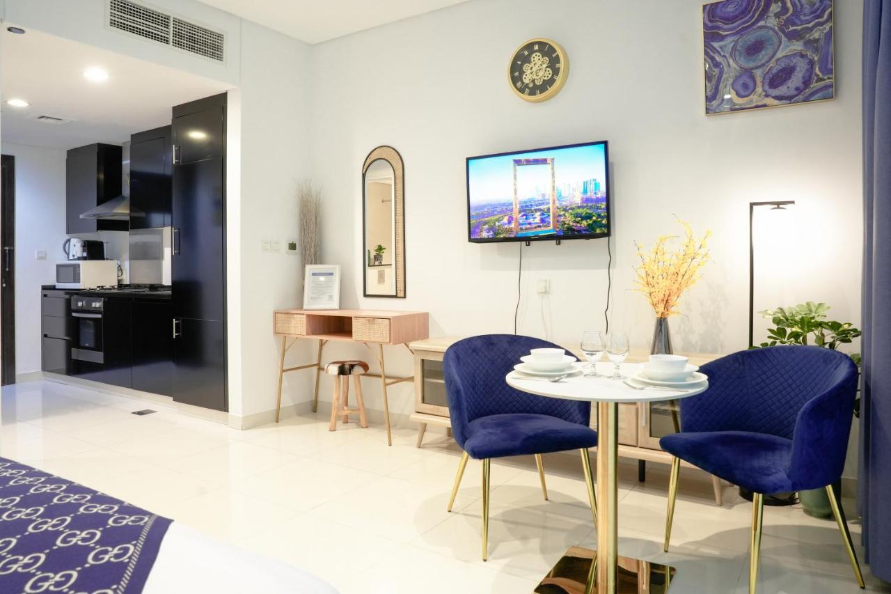 Studio with Terrace Damac Maison Cour Jardin Business Bay - 5