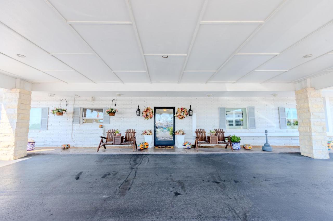 Shark Reef Resort Motel & Cottages — photo 14