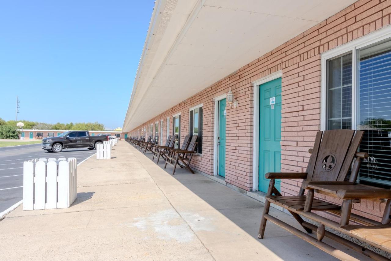 Shark Reef Resort Motel & Cottages — photo 13