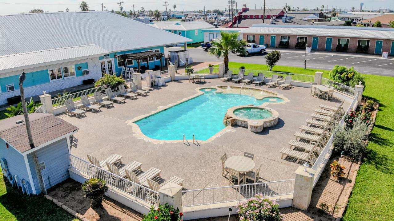 Shark Reef Resort Motel & Cottages — photo 4