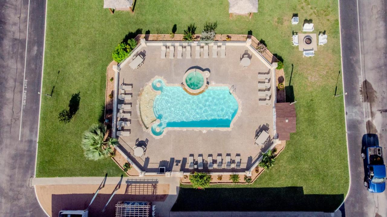 Shark Reef Resort Motel & Cottages — photo 23