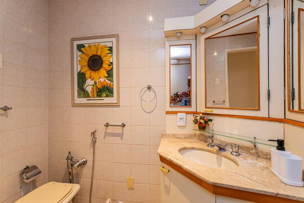 Copacabana com varanda - 3 minutos da praia! - 5