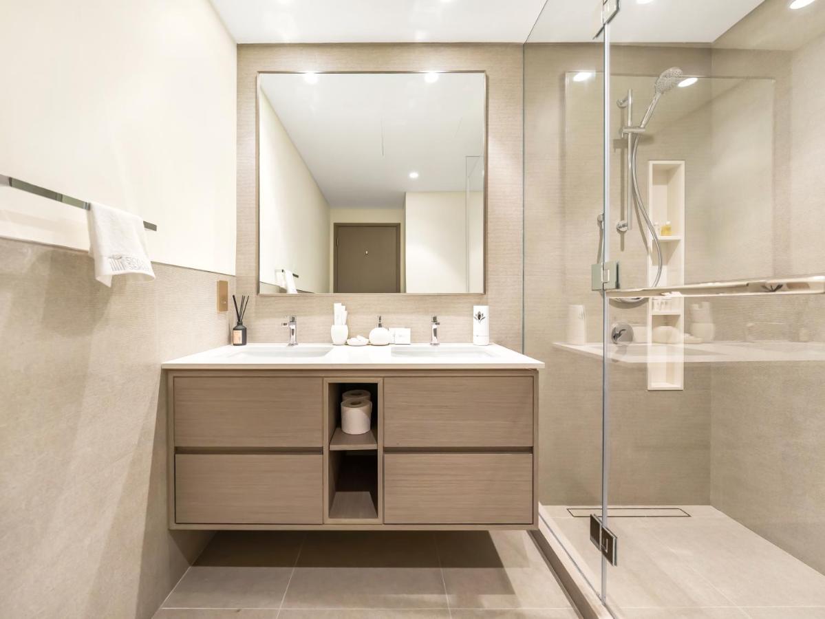 Skyline Serenity Holiday Home I Grandeur 2 Bedroom Apartments I Burj Khalifa & Fountain Views I Free Parking, Gym, Pool & Wi-Fi - 3