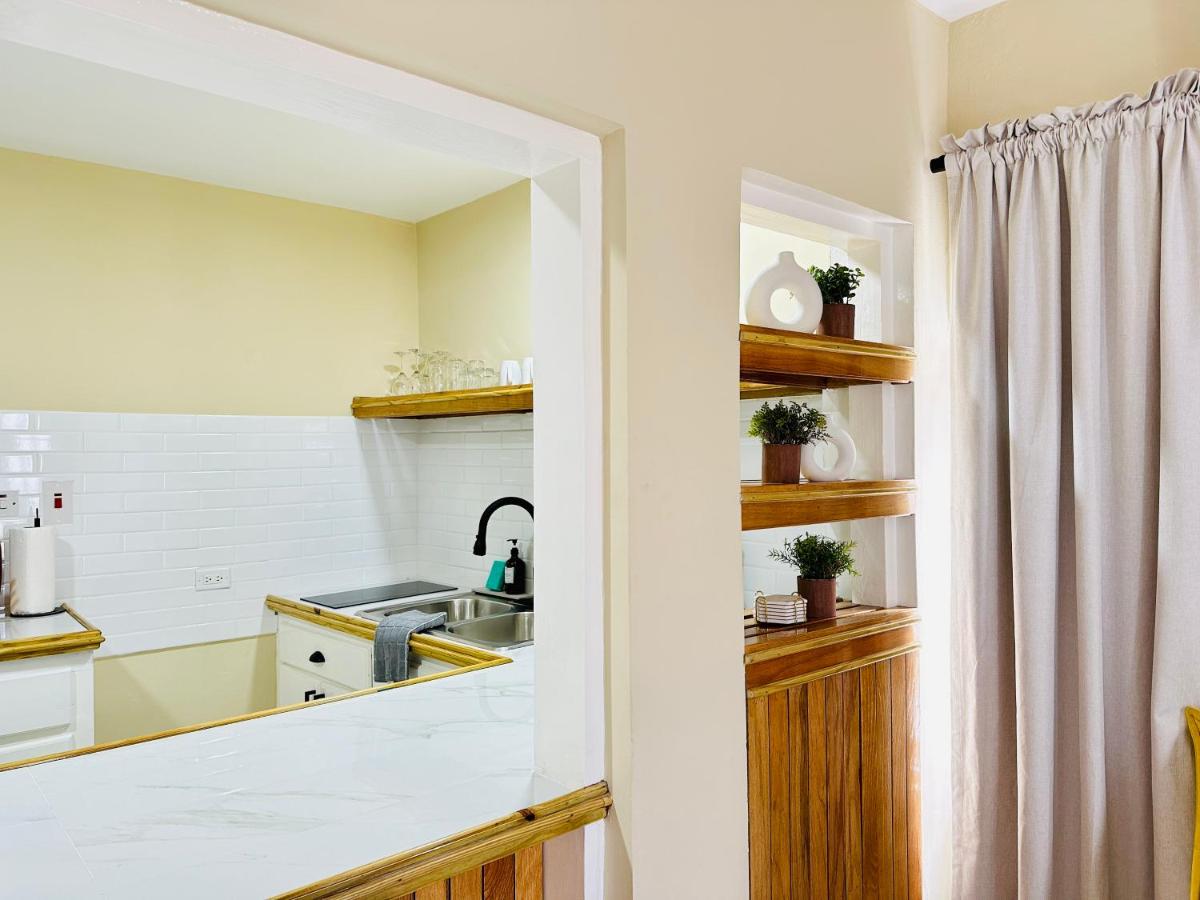 Falcon Breeze-Gated-Security-Airport Pickup Available - 3