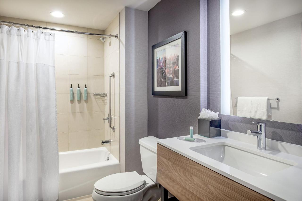 Courtyard by Marriott Times Square West - 3