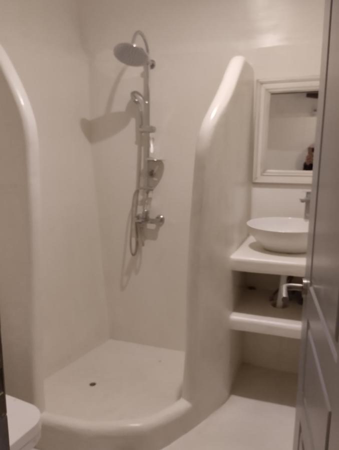 Amazing Room on the Cliff with shared pool & Buffet breakfast - 3