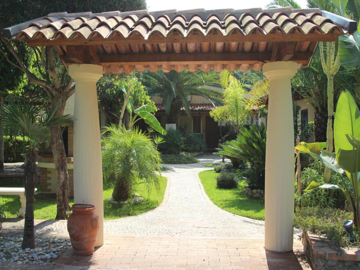 Blu Tropical Resort photo