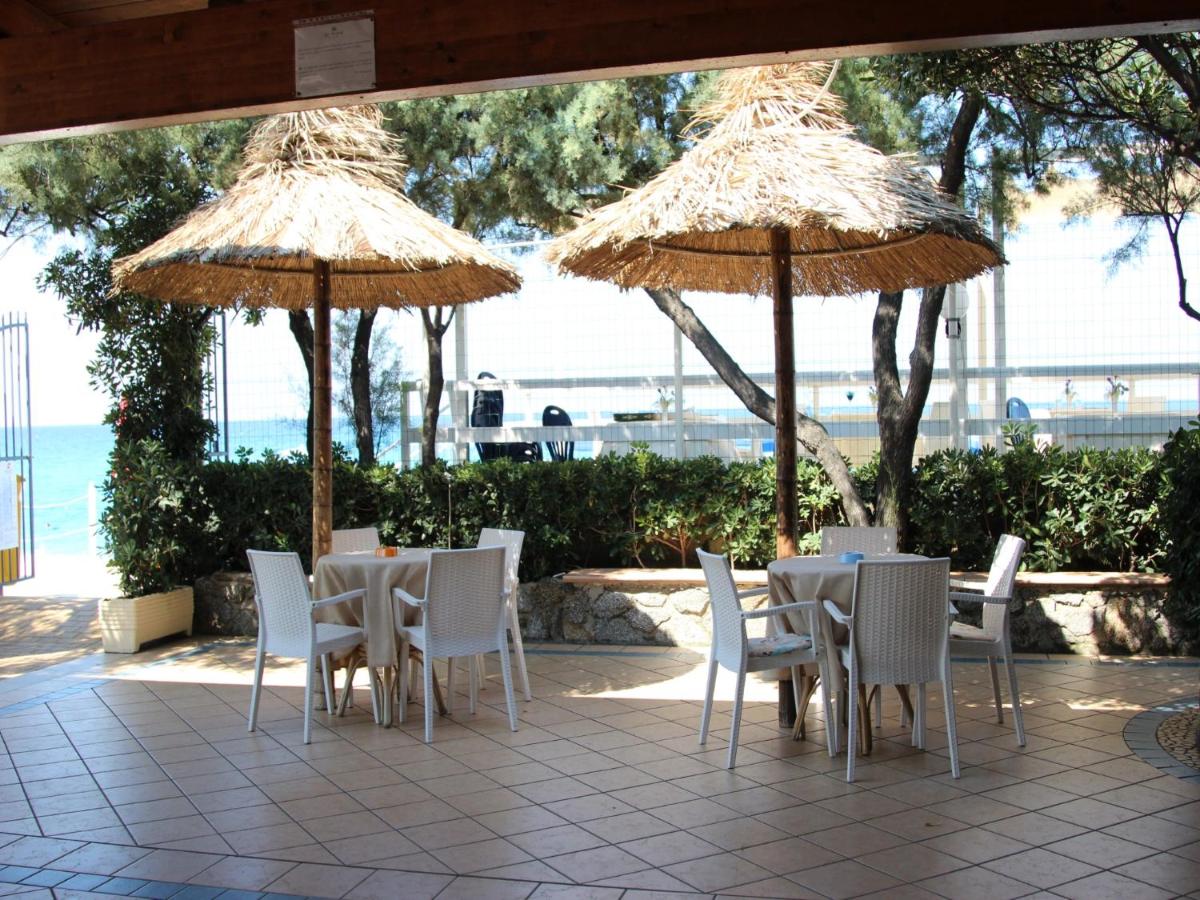 Blu Tropical Resort photo