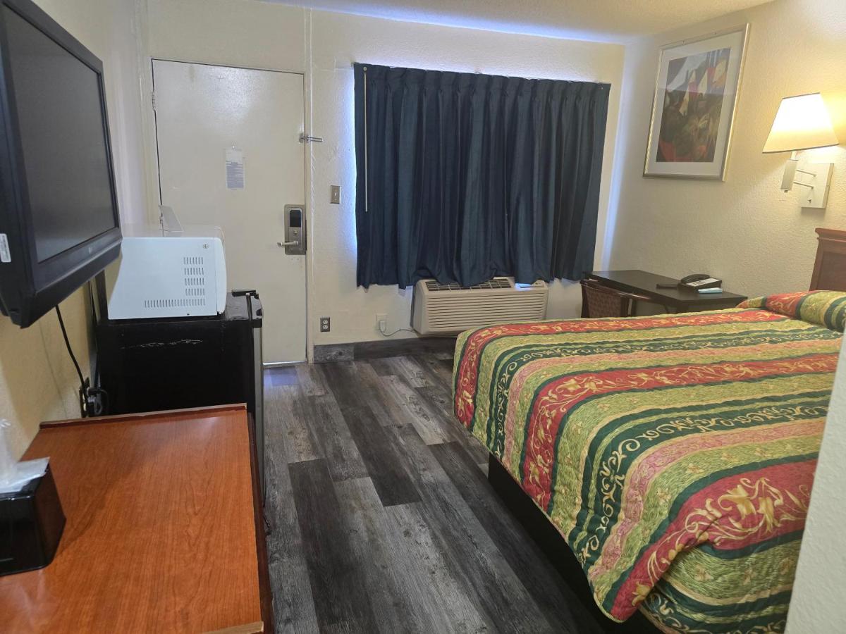 Red Carpet Inn — photo 4