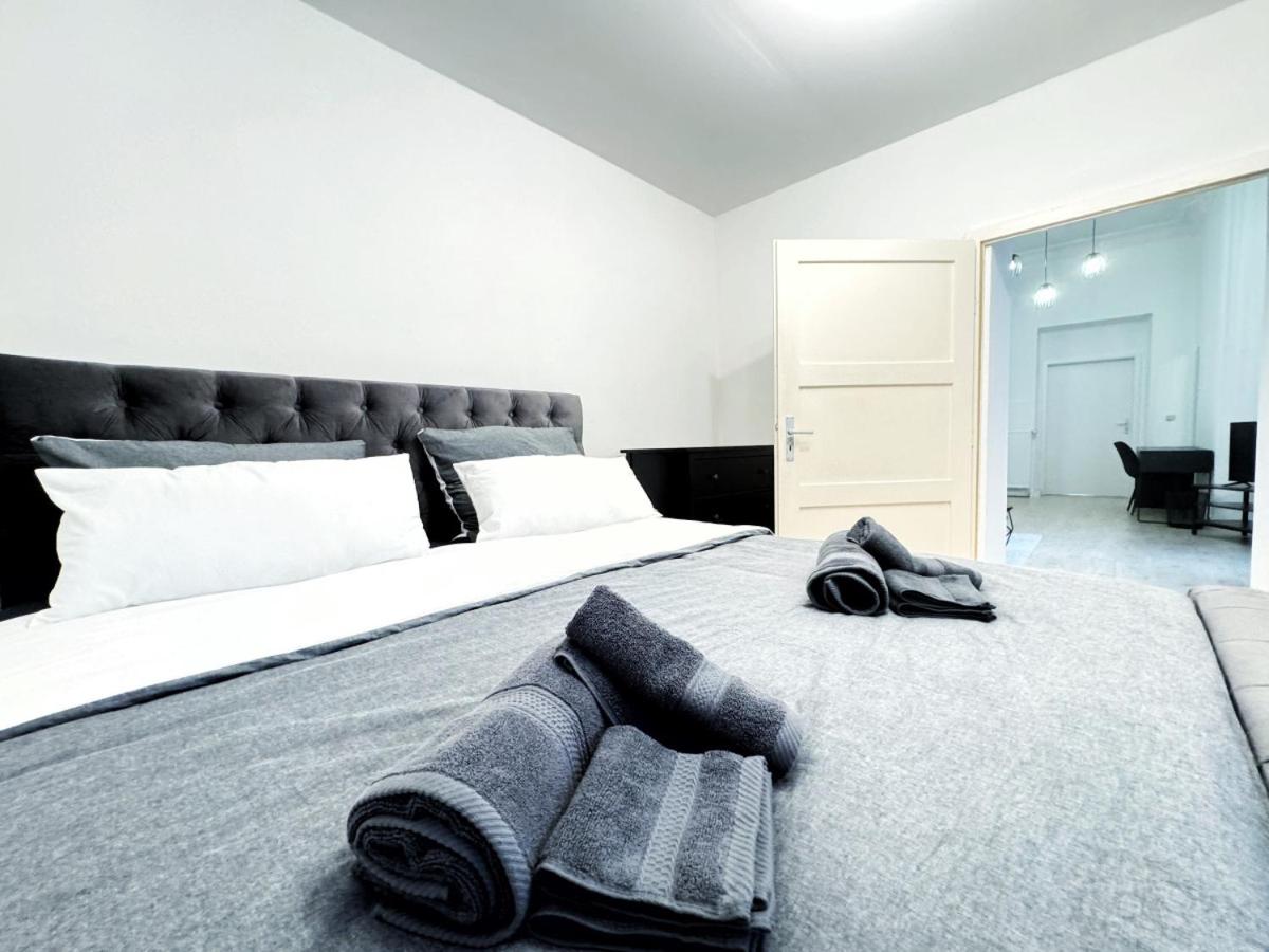 HolidayHome Apartments I Spacious 130qm Apartment Near Berlins Top Sights - 4