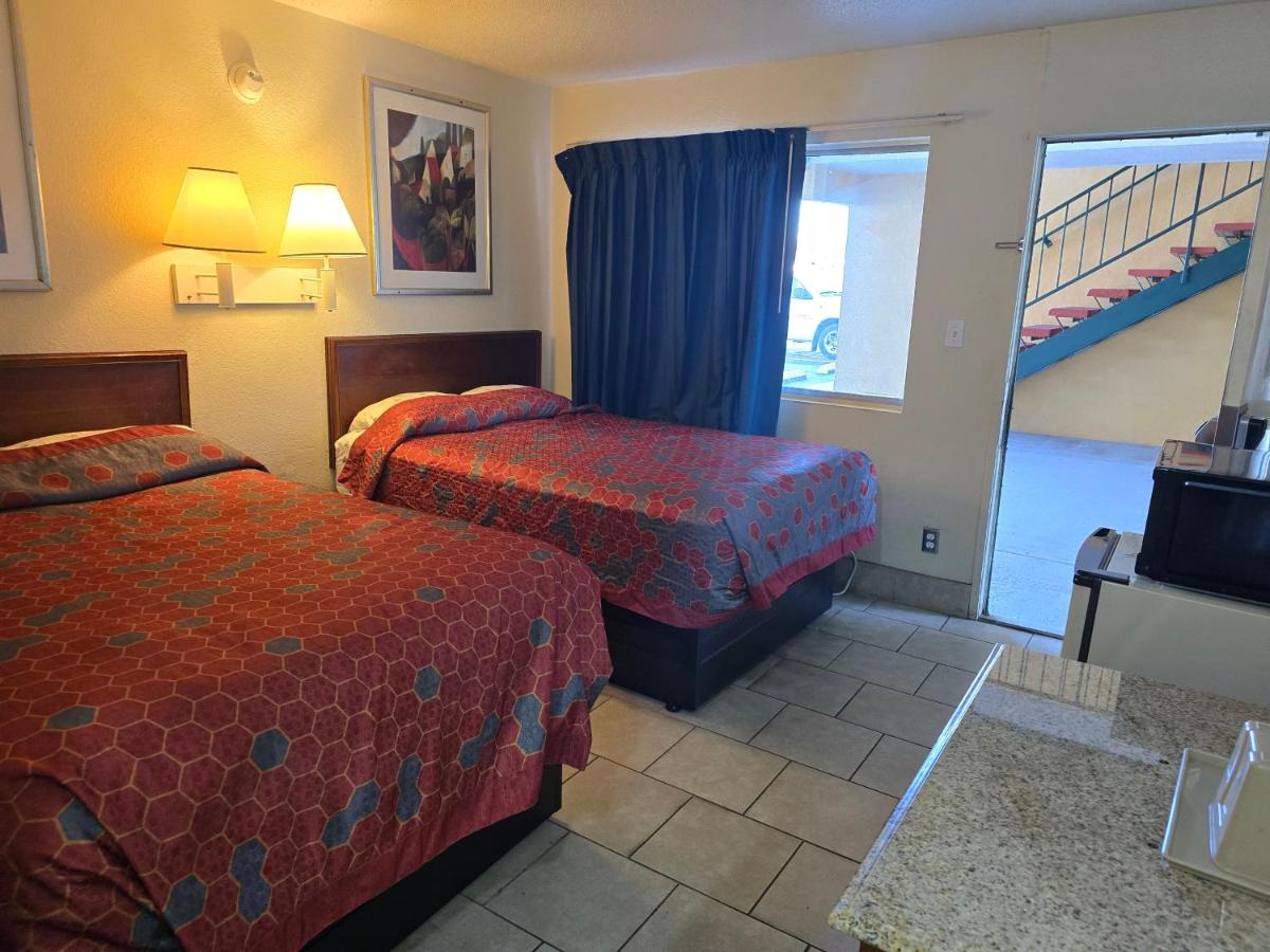 Red Carpet Inn — photo 6