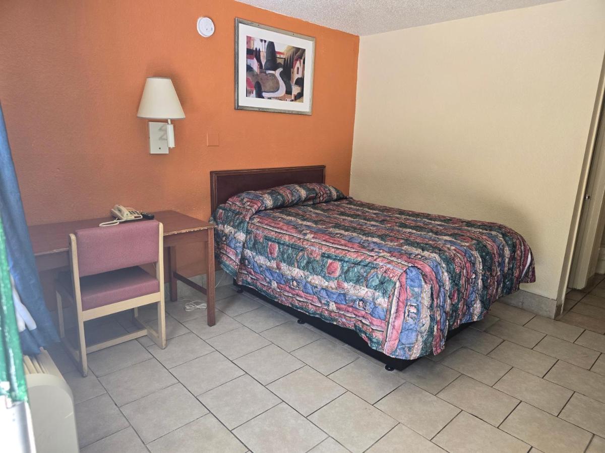 Red Carpet Inn — photo 2