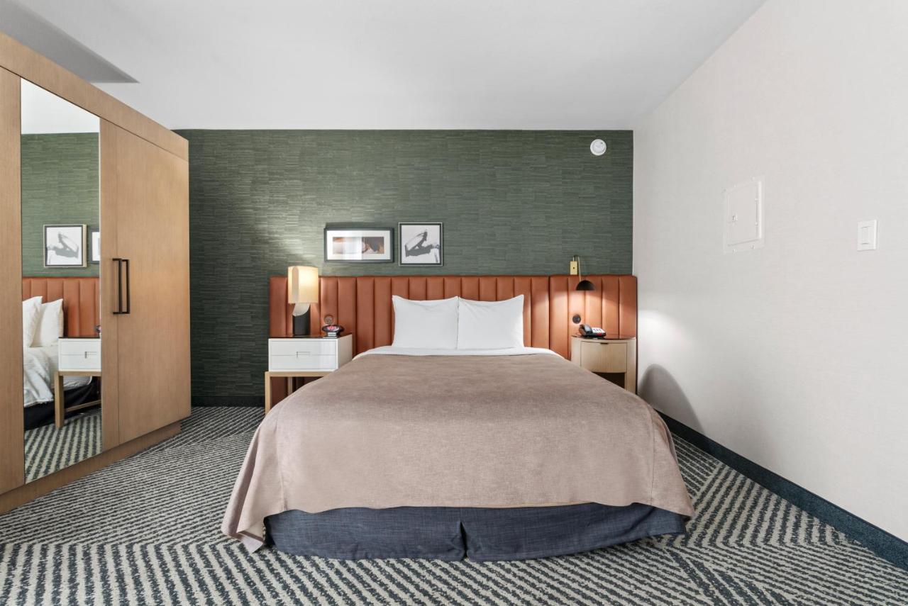 Royal Palace Westwood Hotel - 2