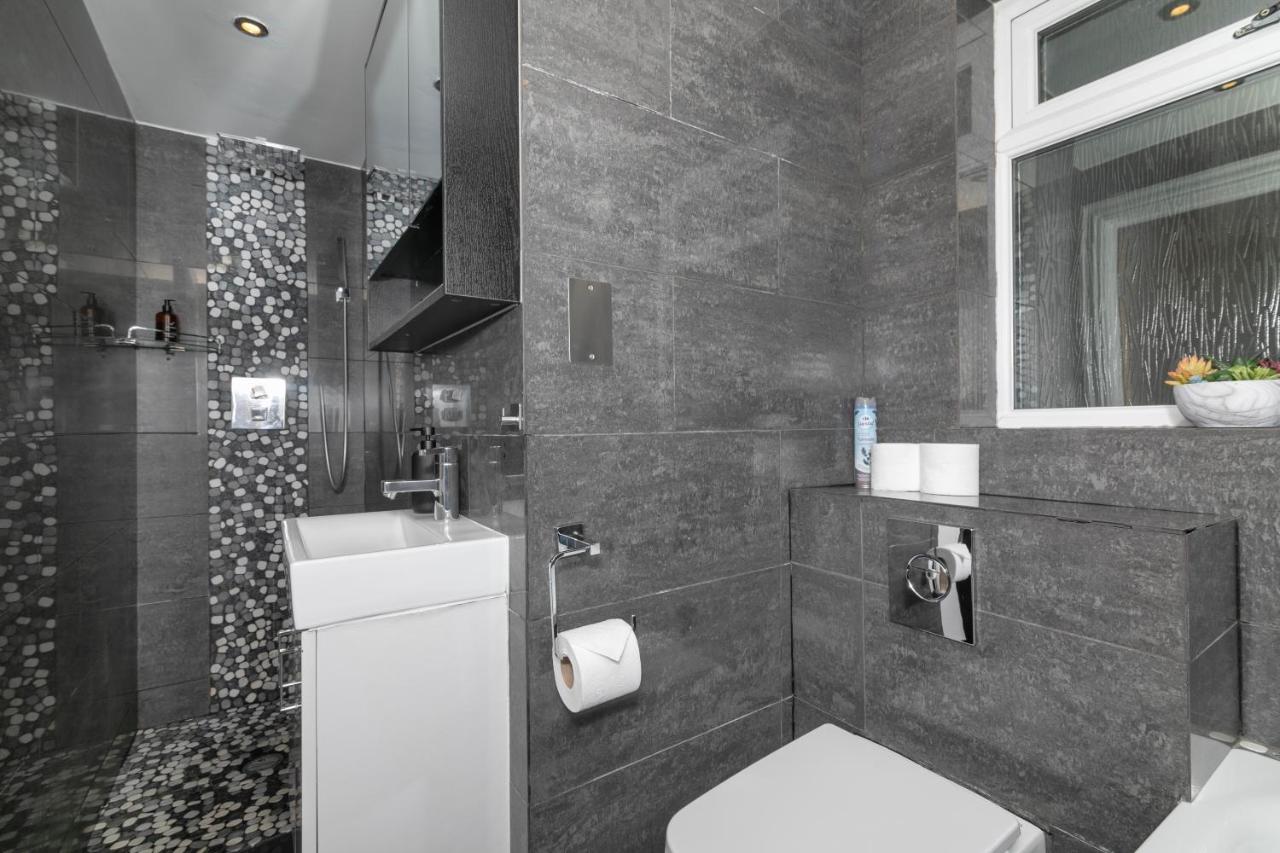 Stylish Flat with a Private Garden In Paddington - 3