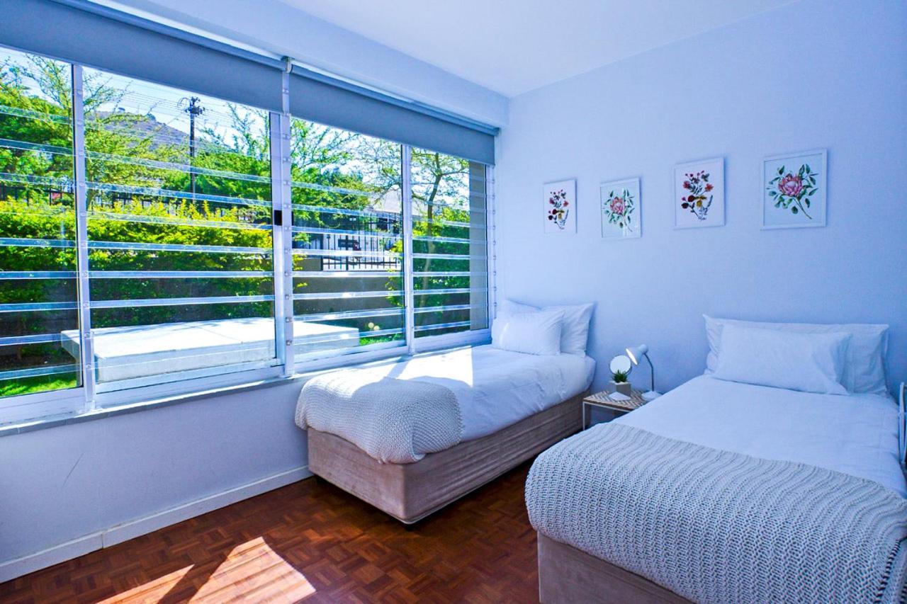 Enjoy Cape Town at our Green Point Apartment - 4