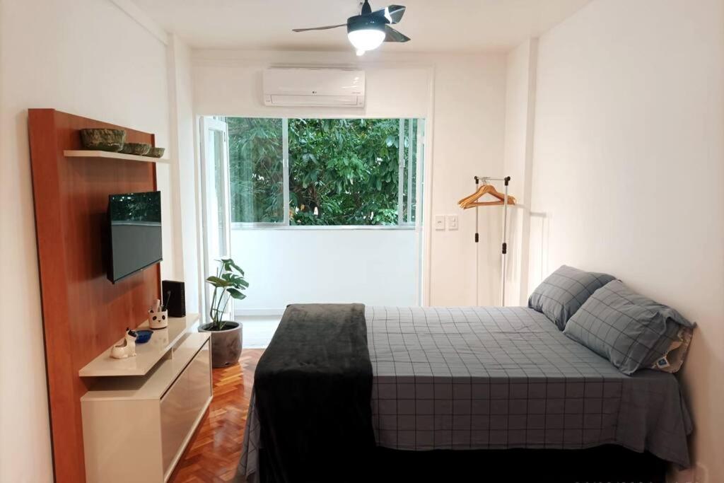 Studio Botafogo - conforto, estilo e varandinha!