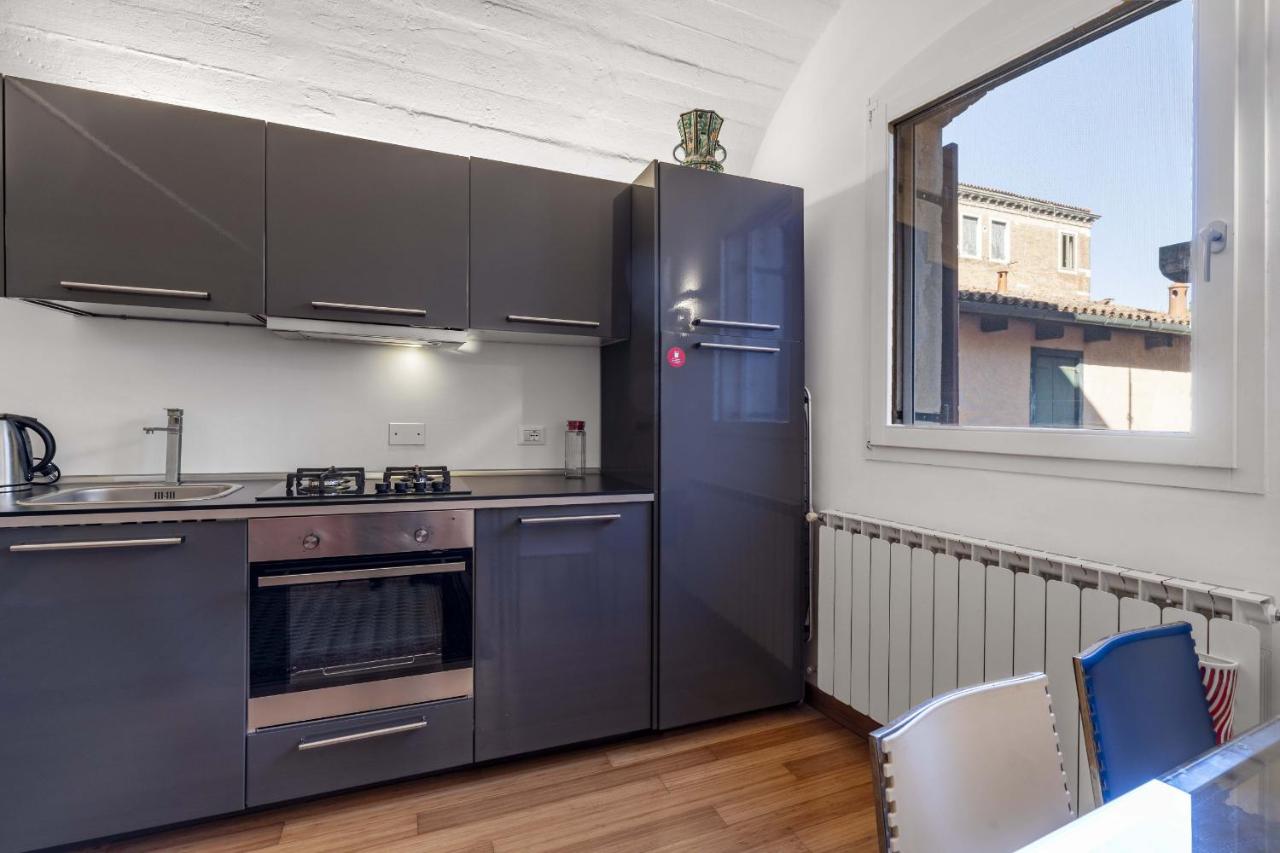 Venice Guggenheim Apartment by Wonderful Italy - 4