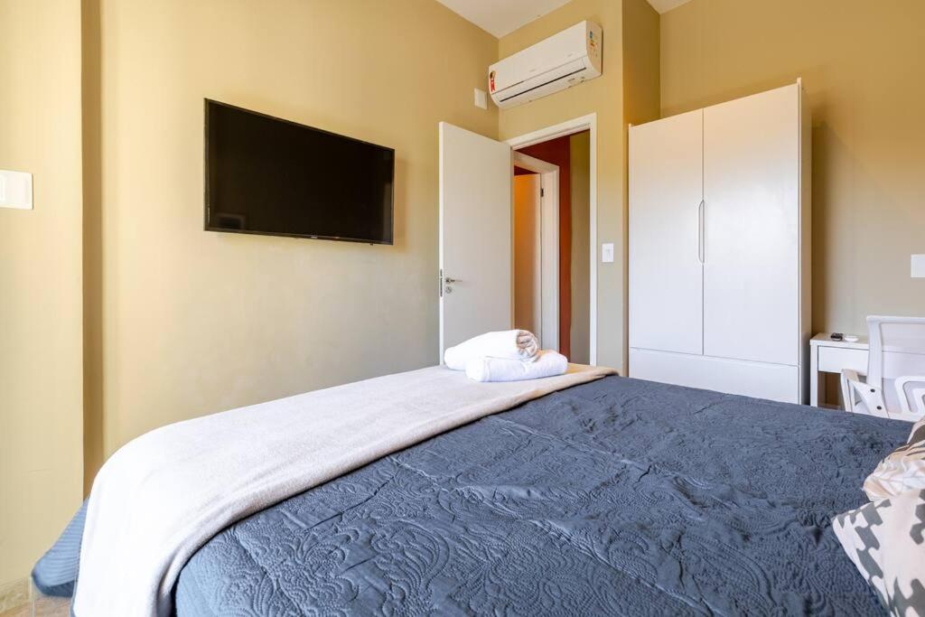 Studio Lapa: quarto e sala com varandinha! - 2