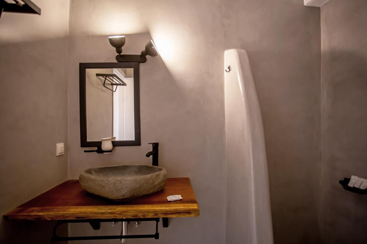 Kastro Shared Pool Suites - 4