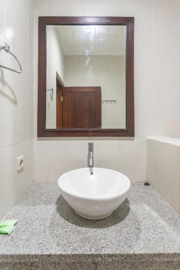 SURFARIS INN on poppies 2 - 5