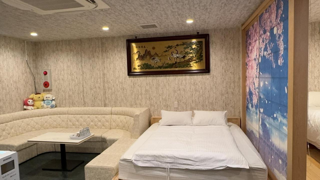 梟の宿 岛之内1号馆B1层 步行300m至道顿堀!徒步5分钟日本桥站! 心斋桥10分钟 黑门市场15分种徒步圈内 !中央区可住6人