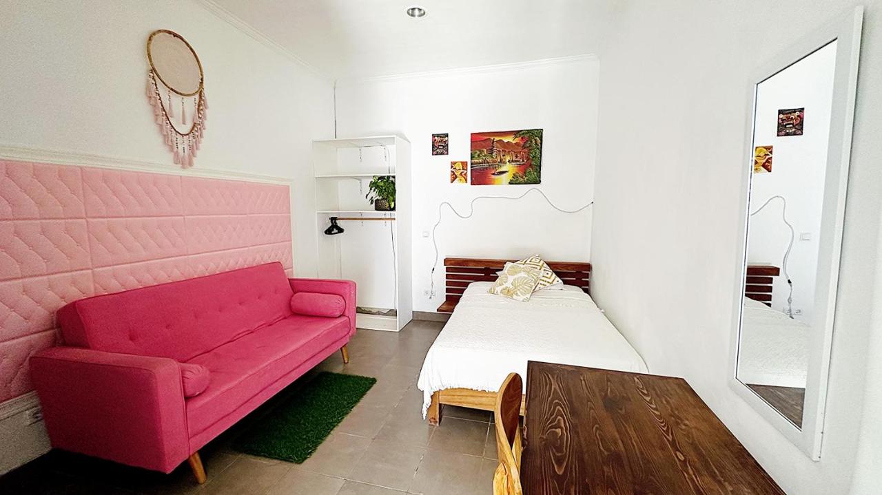 Black Pillow Villa - 5