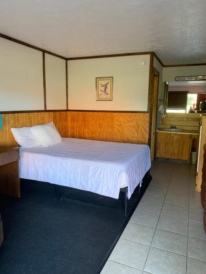 Beverly Hills Inn — photo 9