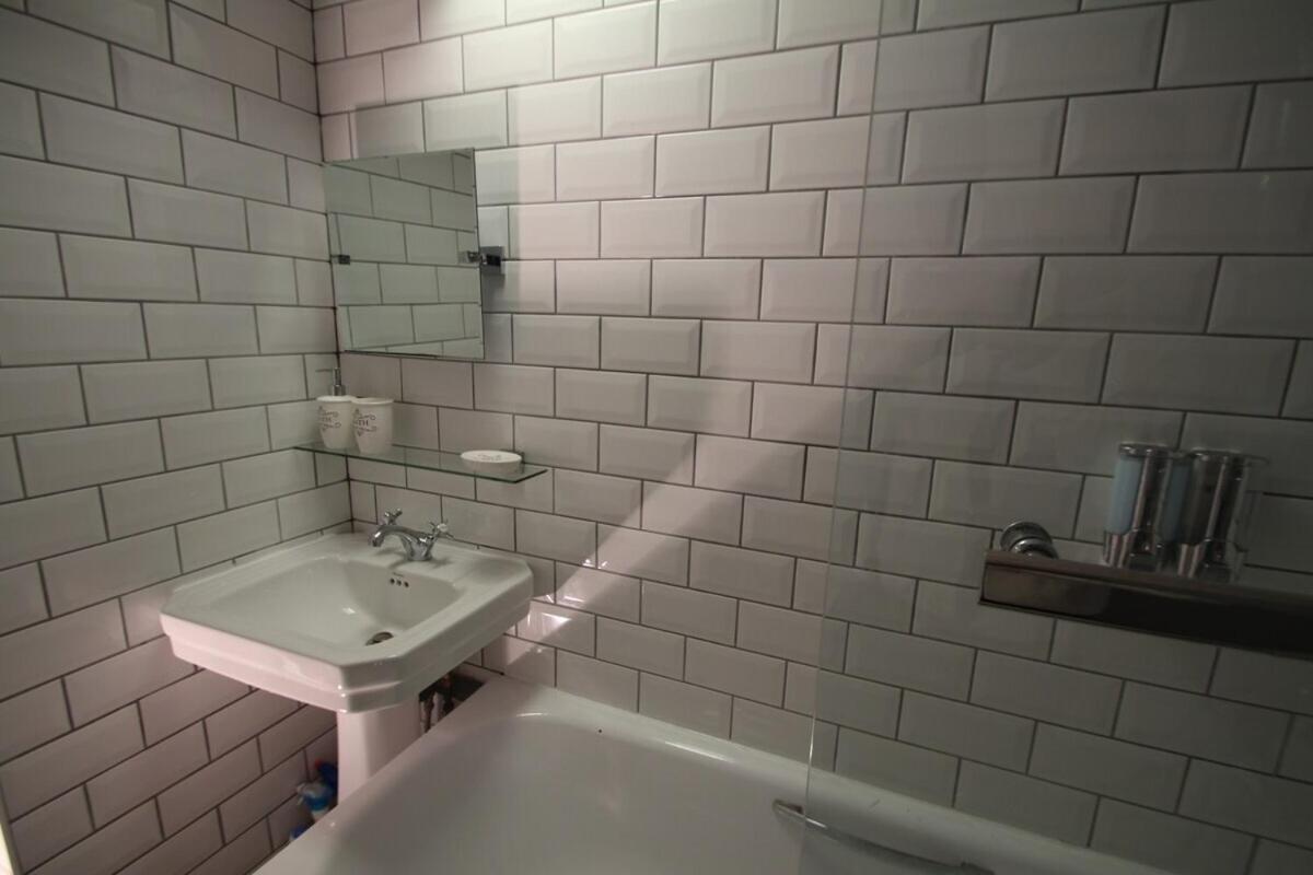 Moseley Apartments - 3