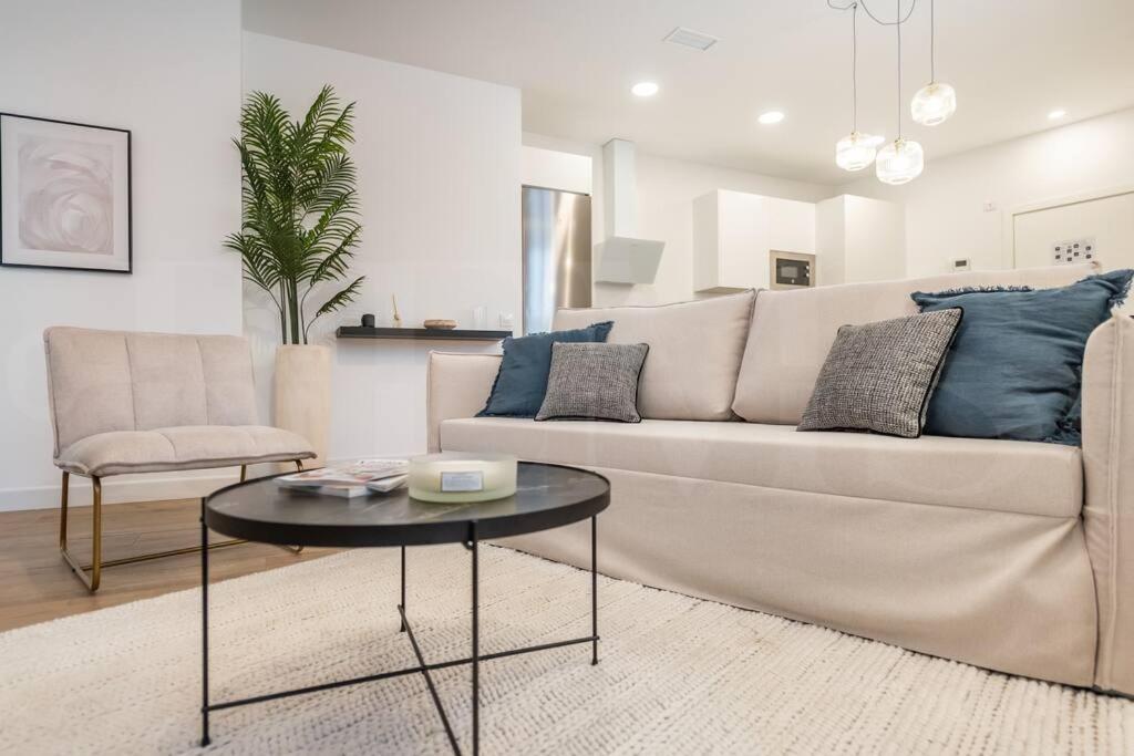 Enchanting and bright apartment Center by REMS