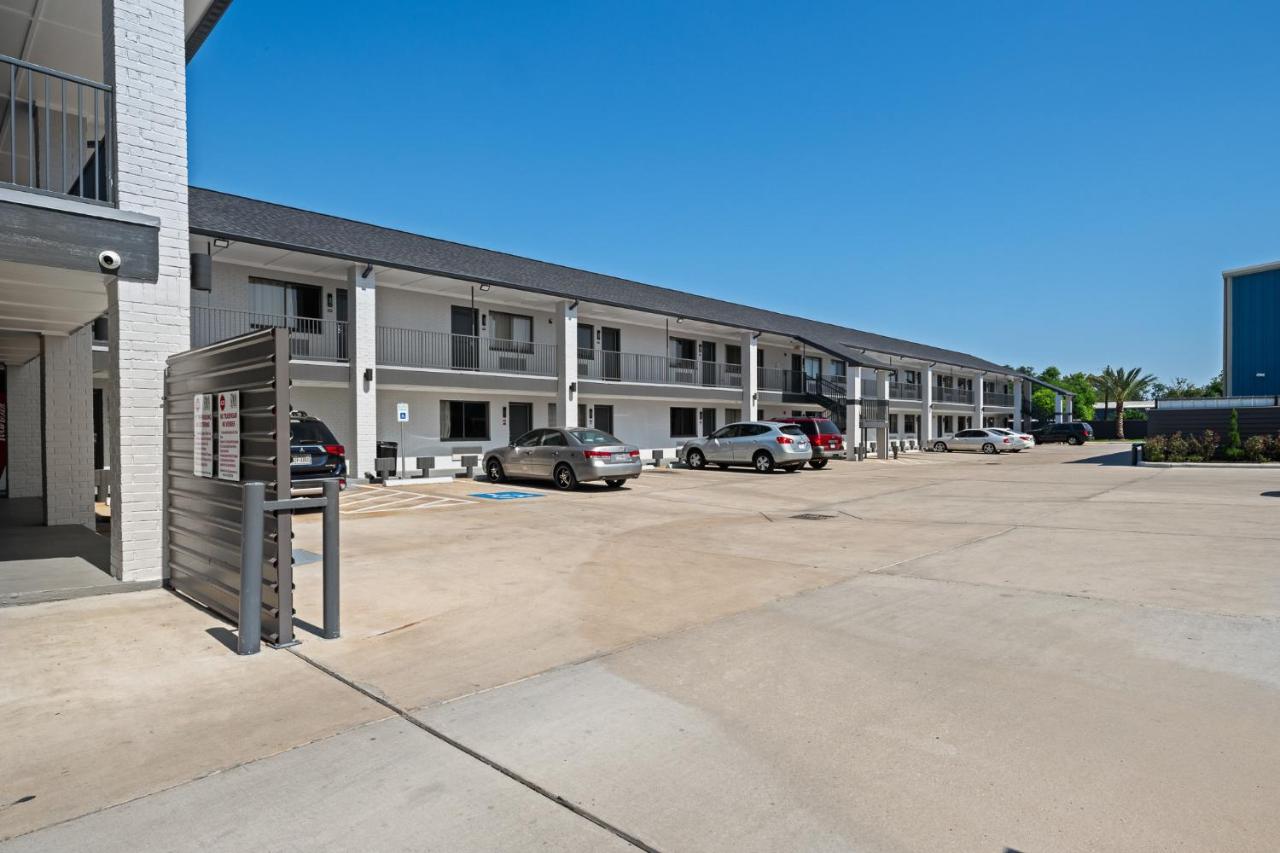 Moonlight Inn - Houston I-45 & Airline — photo 2