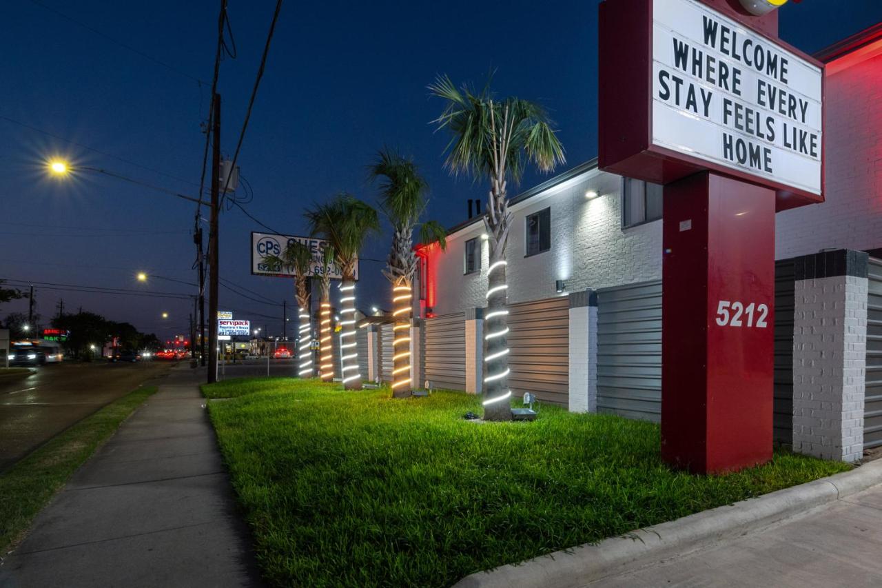 Moonlight Inn - Houston I-45 & Airline — photo 12