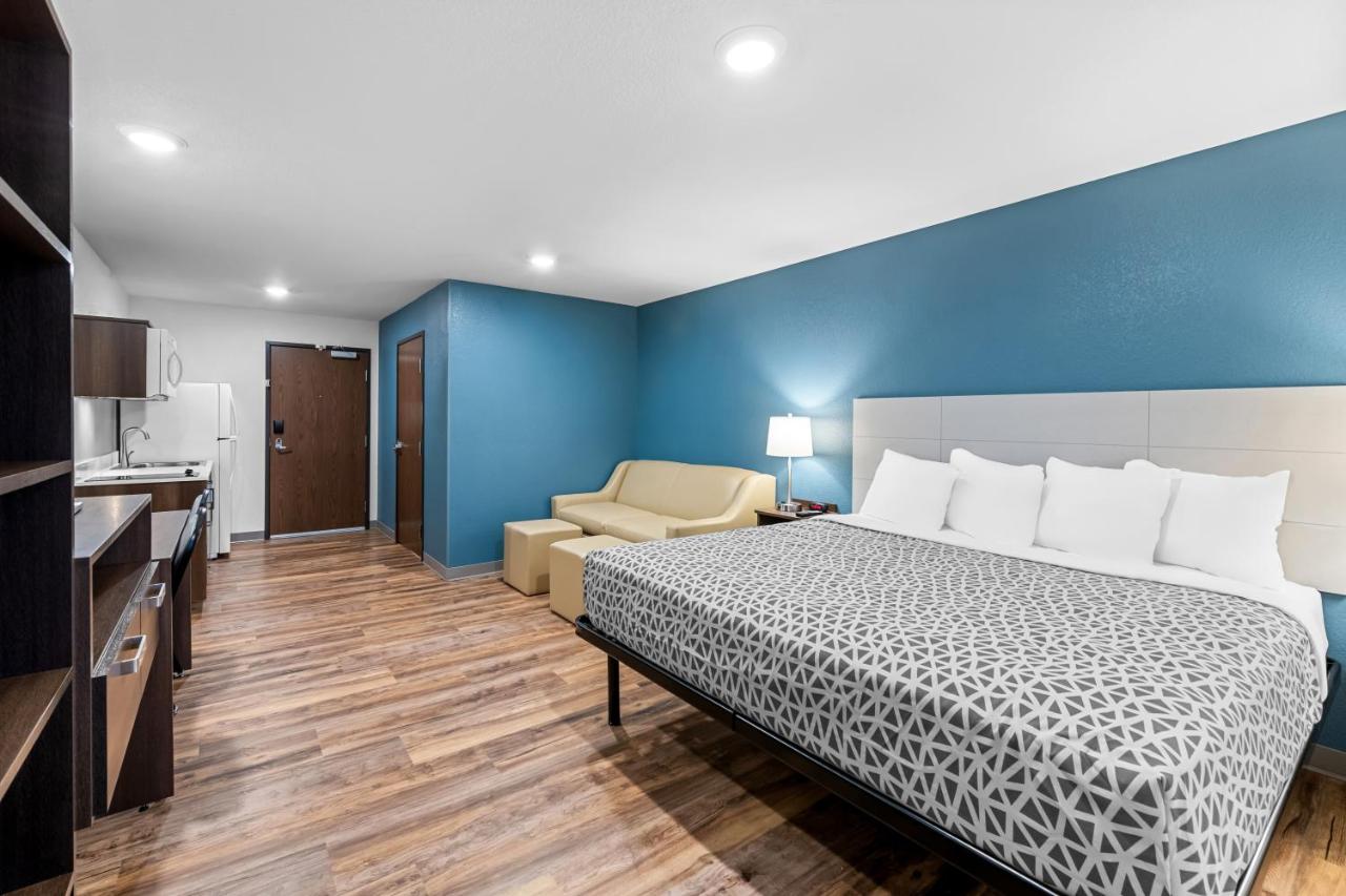 WoodSpring Suites Kansas City Airport — photo 22