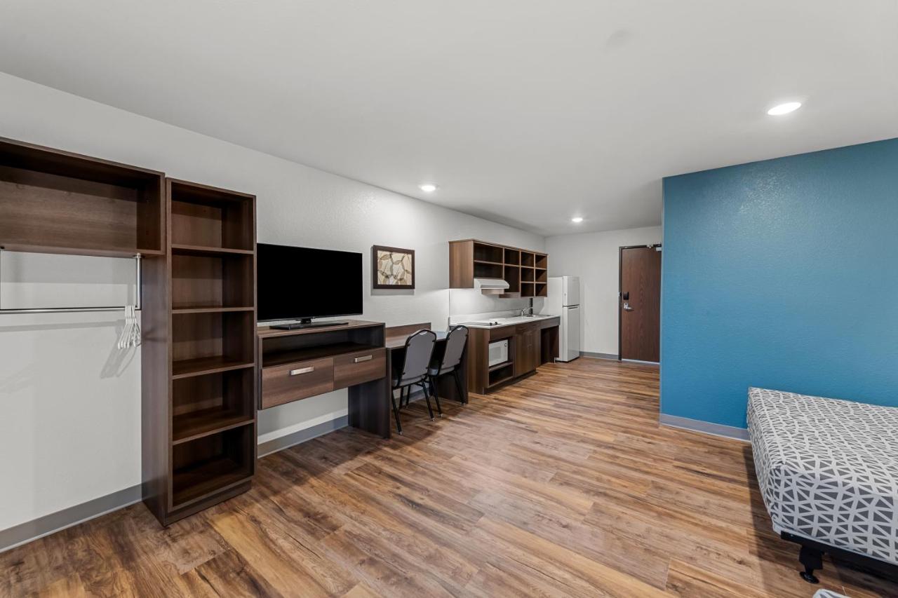 WoodSpring Suites Kansas City Airport — photo 23