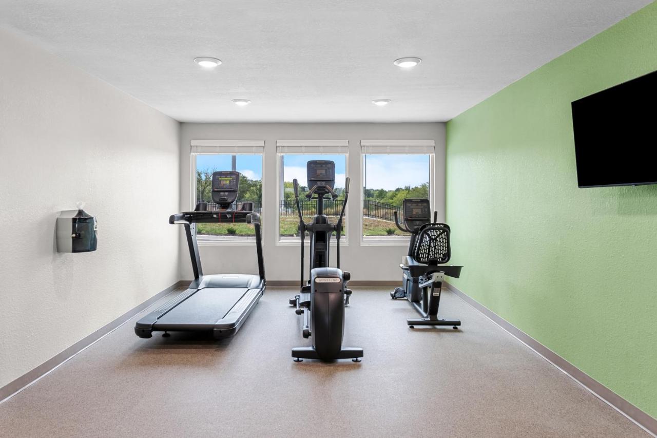 WoodSpring Suites Kansas City Airport — photo 24