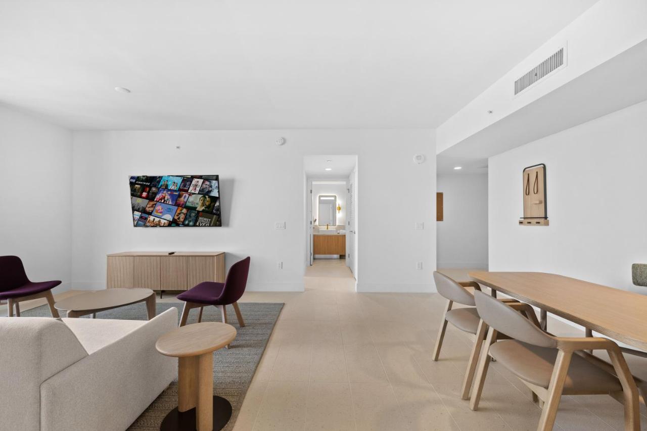 Luxury 45th-Floor Condo with Stunning City Views - 4