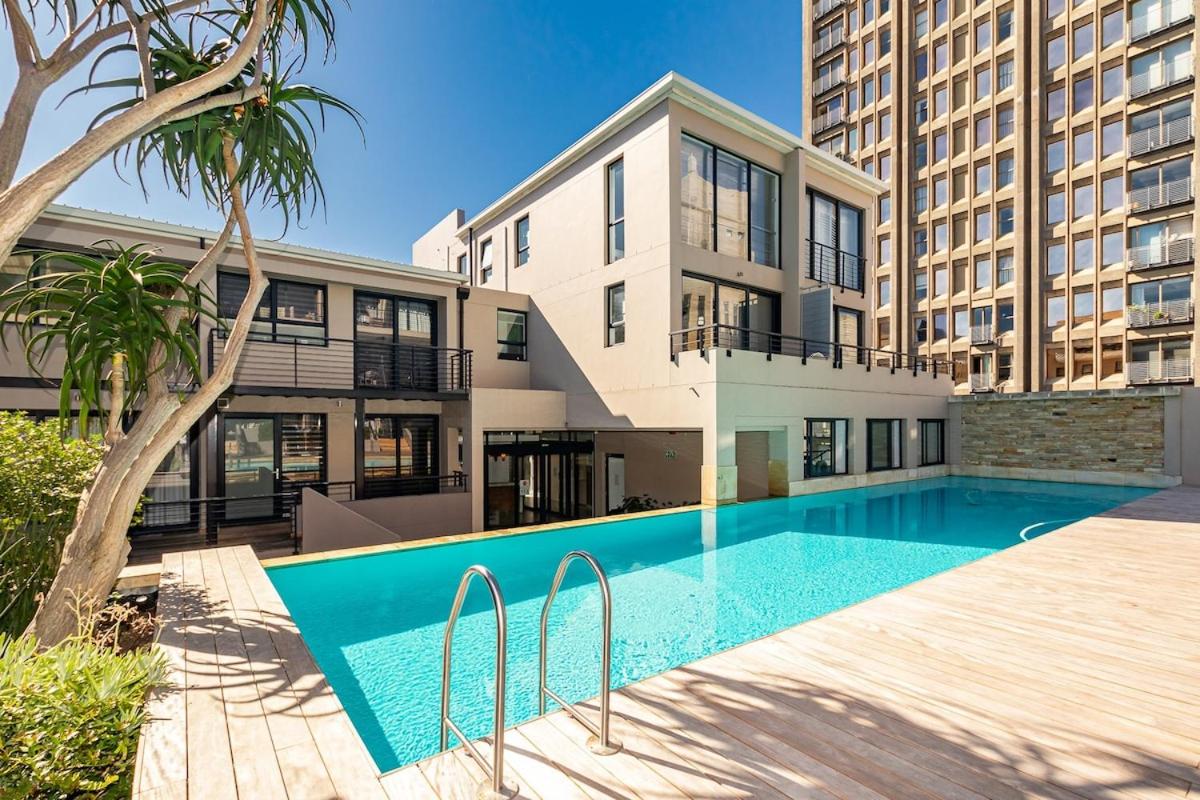 Luxurious, modern, artsy, fully fitted home! - 5