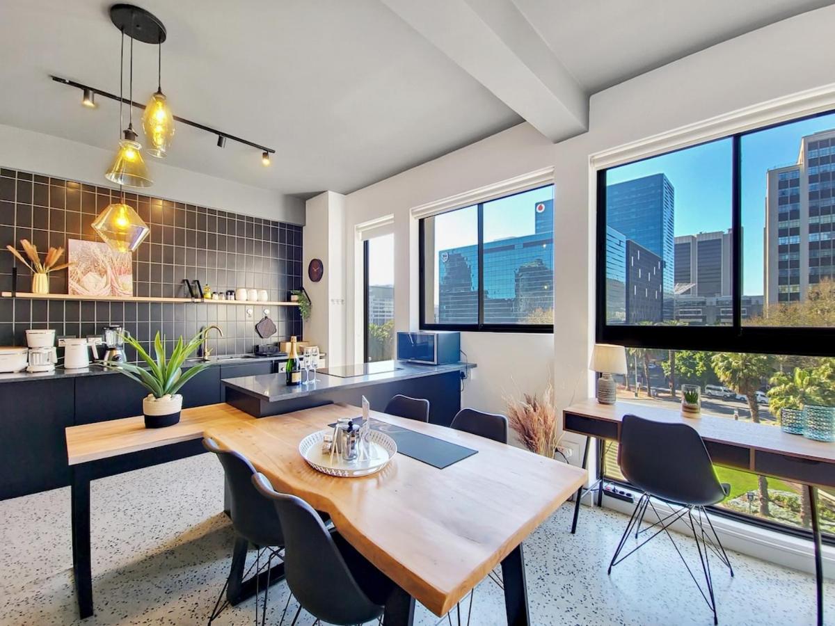 City Oasis Apartment with Rooftop Pool