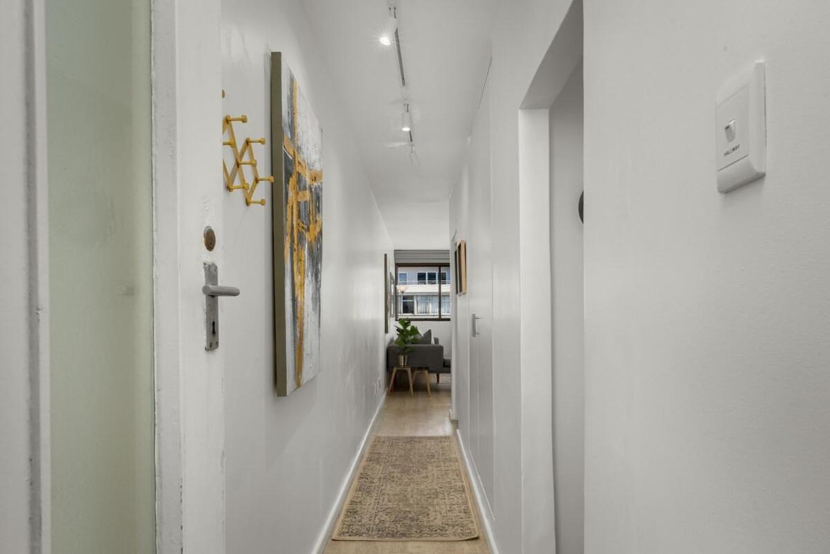 Mouille Point Seaview Apartment - 4