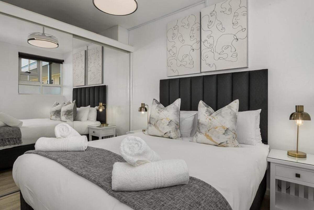 Mouille Point Seaview Apartment - 5