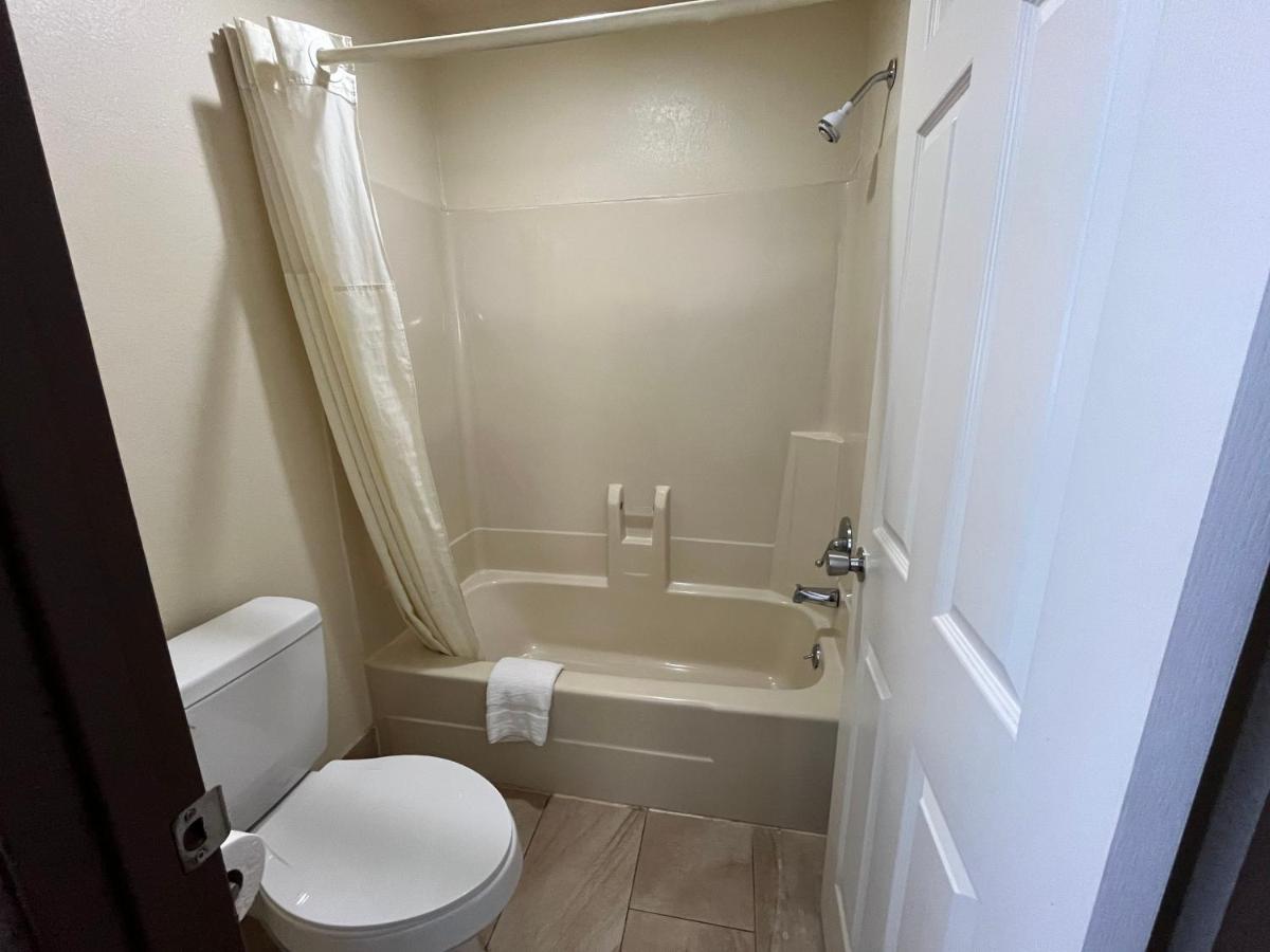 Budget Inn Nassawadox Hwy 13 — photo 10