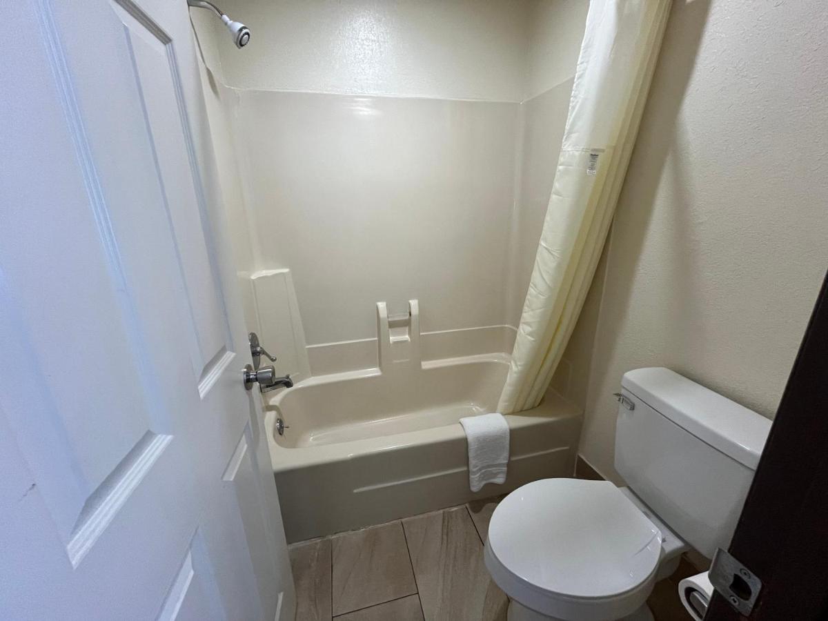 Budget Inn Nassawadox Hwy 13 — photo 19