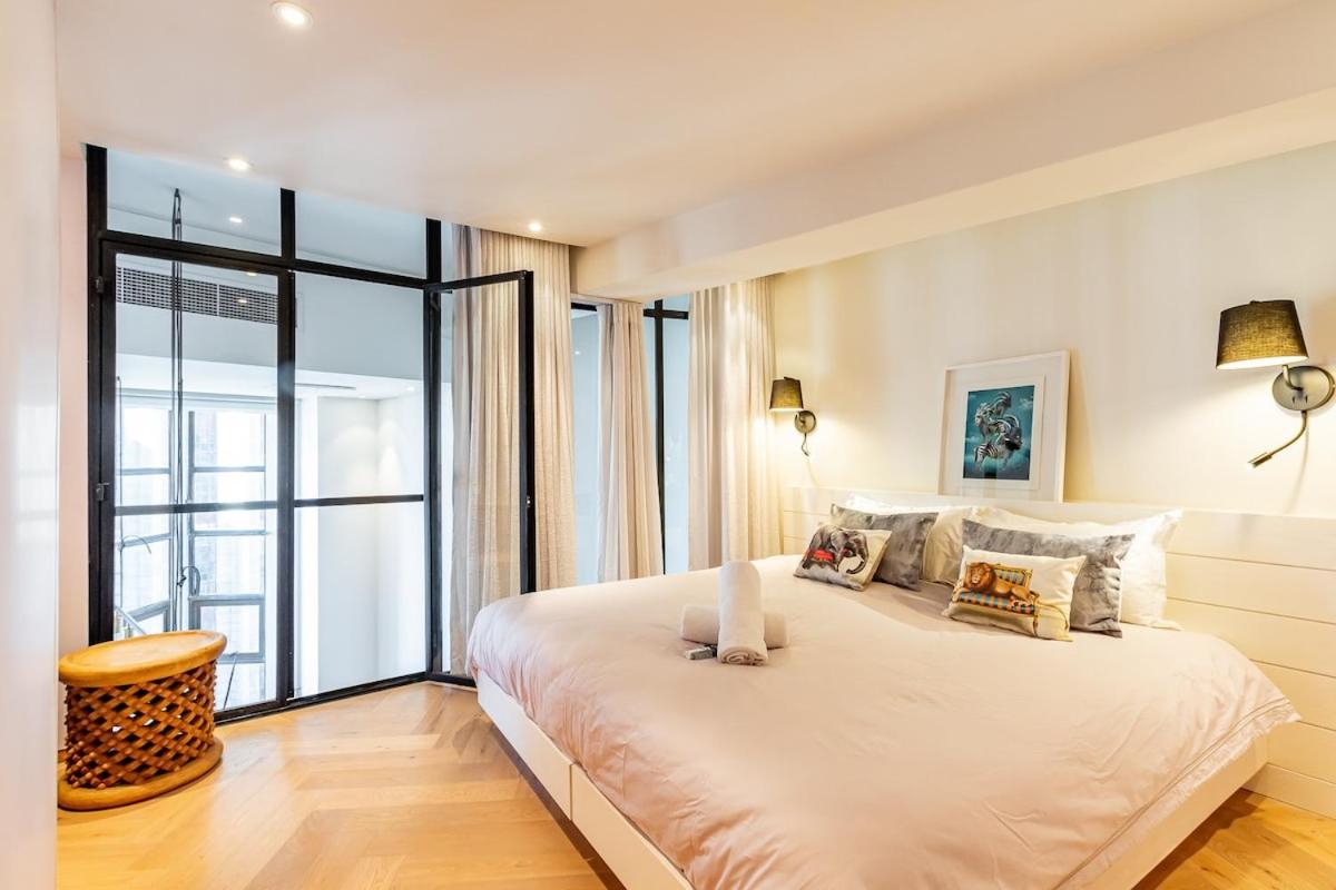 Luxurious, modern, artsy, fully fitted home! - 2