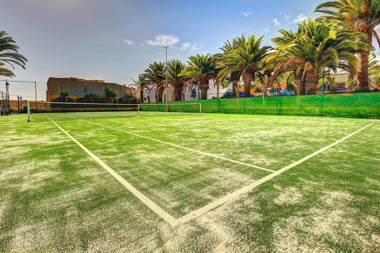 Tennis court: SBH Monica Beach Resort