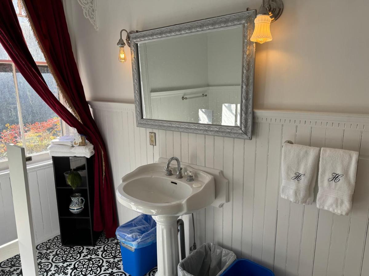 A White Rose Bed & Breakfast — photo 14
